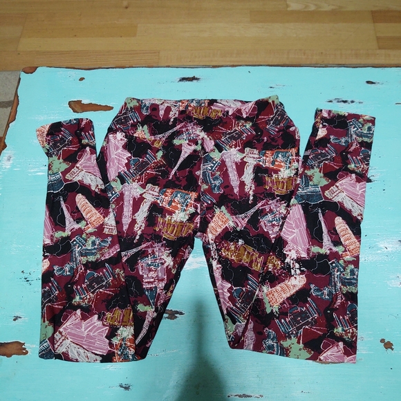 🛍🛍NWOT.. rare Lularoe leggings